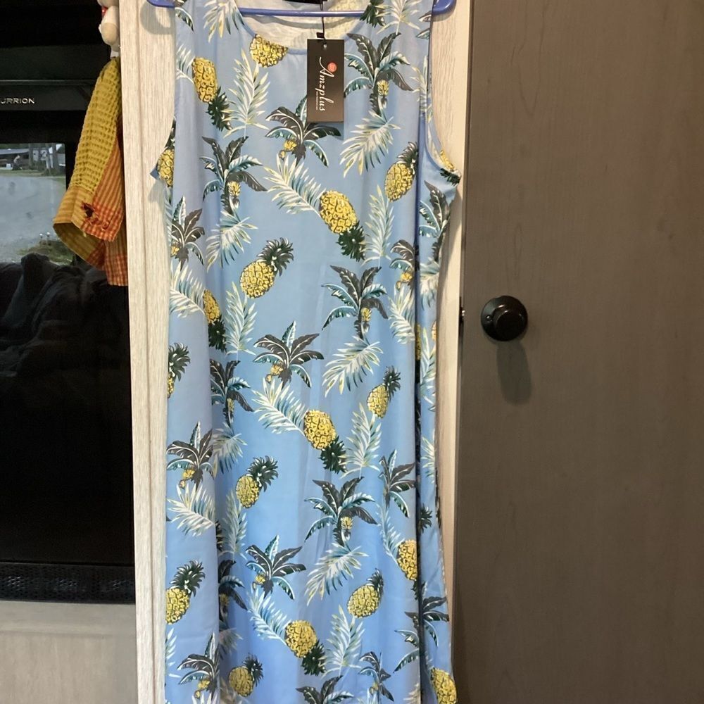 NWT. Amzplus Women’s Size 3X  Pineapple Print Sleeveless Dress